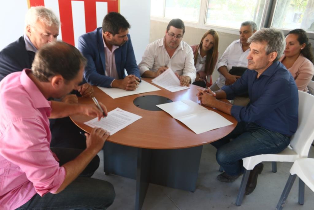 Se firmaron los contratos por la iluminación y el techo de los palcos del estadio de 1 y 57