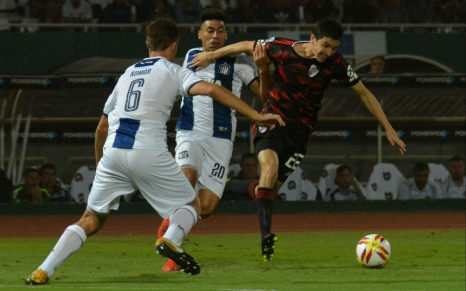 Con dos goles de Nacho Fernández, el Millo le ganó a la "T" en Córdoba