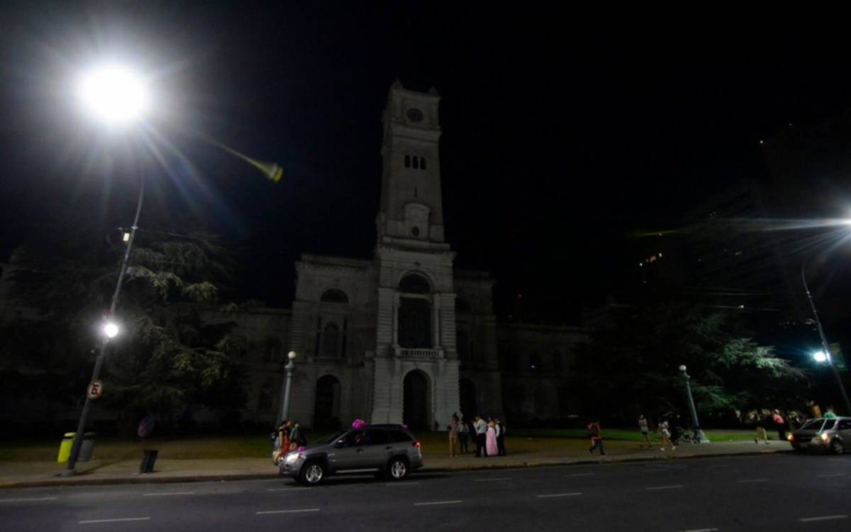 Por un campaña mundial el Municipio quedó a oscuras