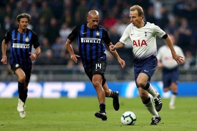 Verón jugó para las leyendas del Inter en Londres y metió un gol