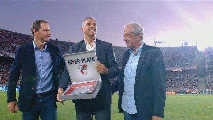 La emoción invadió a Hernán Crespo
