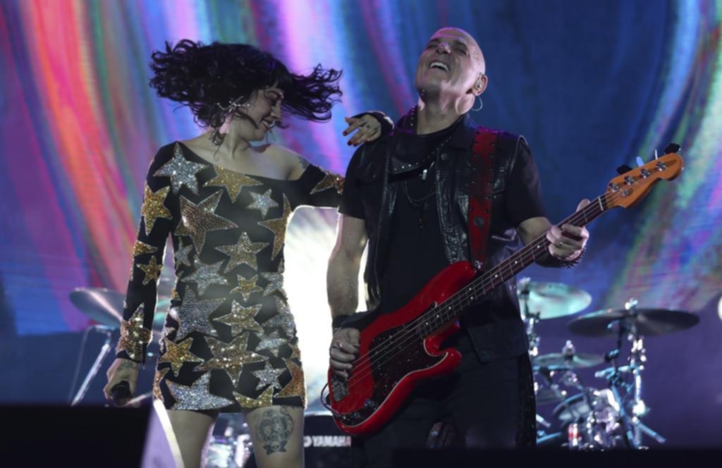 Largaron: Soda Stereo volvió a los escenarios en Bogotá, con Chris Martin y Cerati desde la pantalla