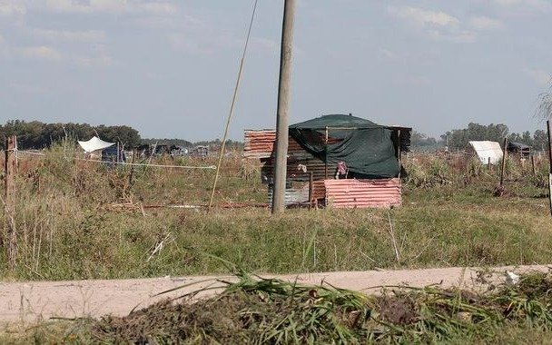 Toma en Los Hornos: los vecinos renuevan su pedido de una solución definitiva
