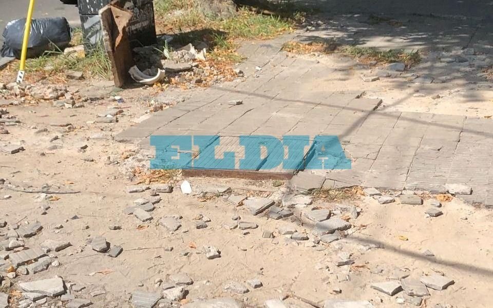 Vereda intransitable en la esquina de diagonal 73 y 7
