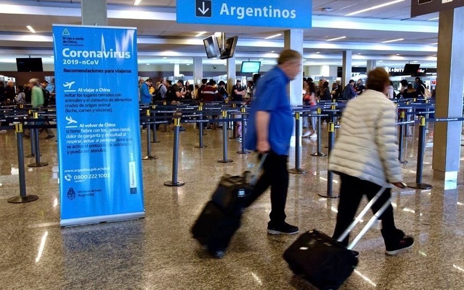 Primer caso en el país: el paciente con coronavirus fue trasladado a otra clínica en Recoleta