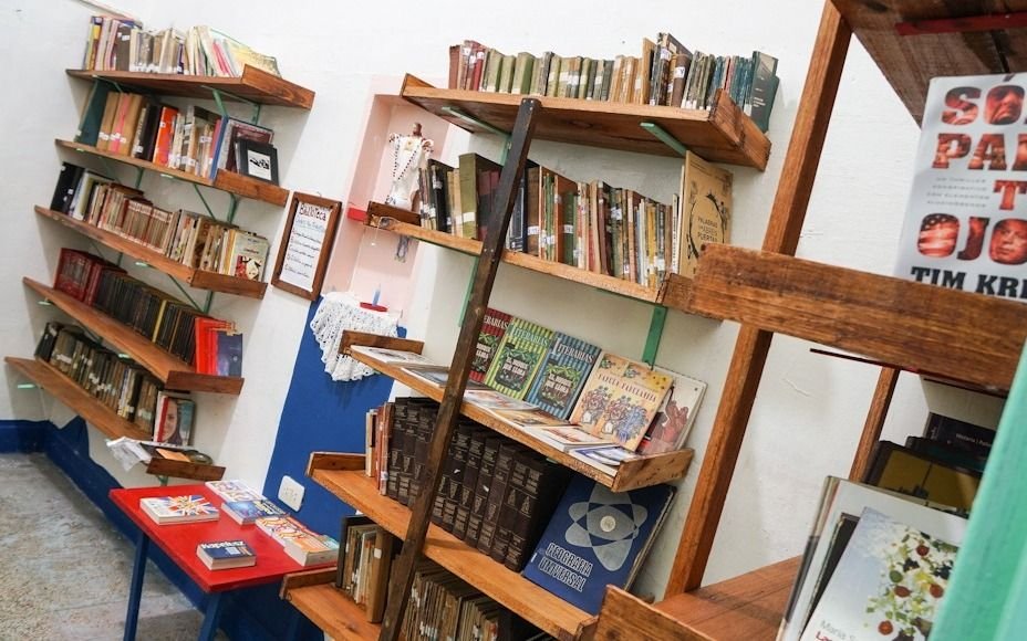 Una biblioteca en honor a Almafuerte y un libro de un interno en la cárcel de Melchor Romero