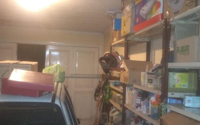 Rompieron el portón de un garage y en pleno robo, los apresaron