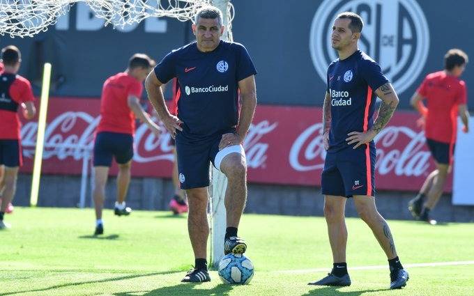 Un ex Estudiantes y un ex Gimnasia se disputan el cargo de DT en San Lorenzo