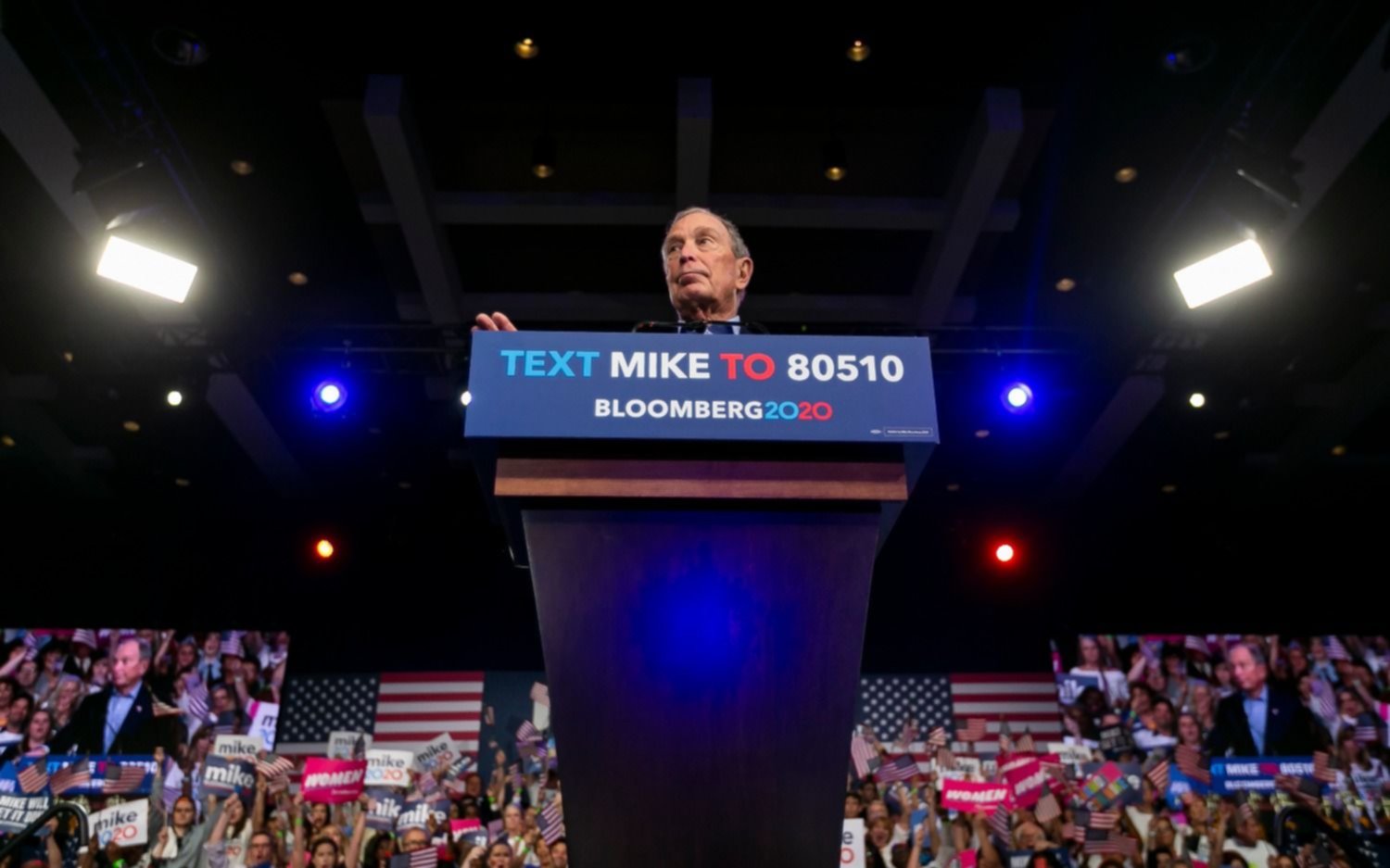 El multimillonario Bloomberg se retira de las primarias demócratas y apoya a Biden