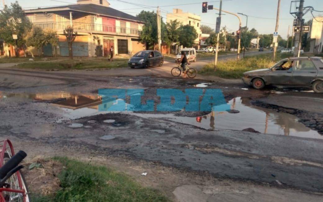 Tránsito "imposible" por los pozos en 149 y 60