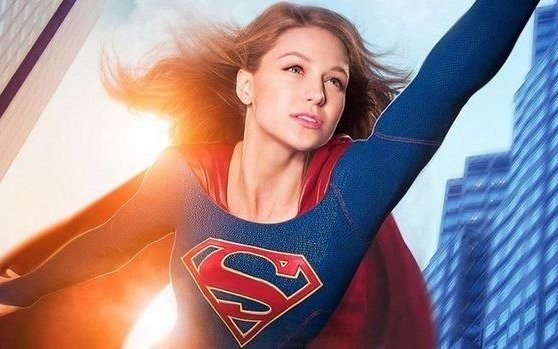 "Supergirl" anuncia que espera su primer bebé 