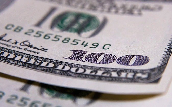 Dólar estable, Bolsa en alza y riesgo país en descenso: así cerró la jornada en el mercado
