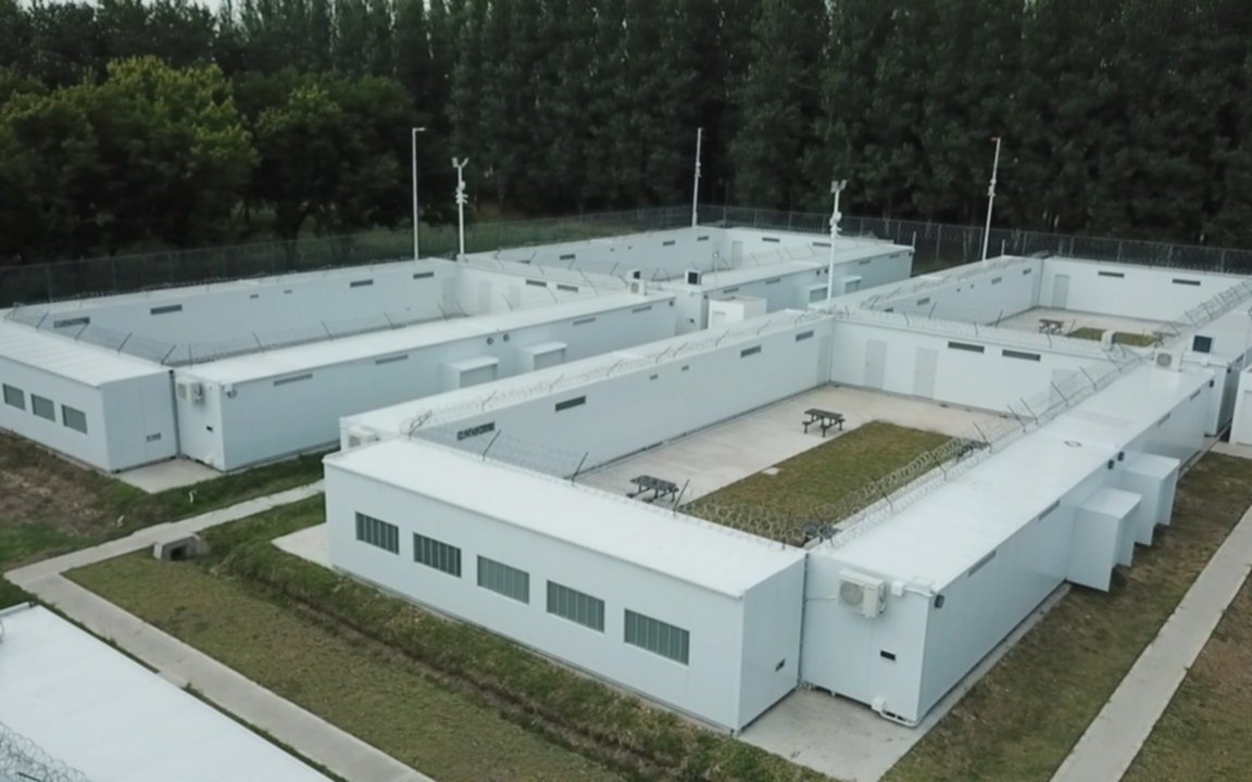 Trasladarán a contenedores a unos 900 detenidos en comisarías de La Plata 