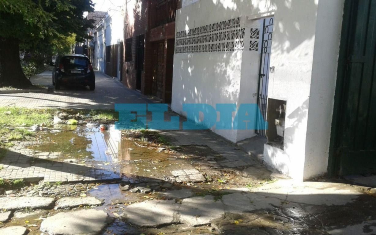 Se acumulan las quejas por pérdidas de agua en la Región