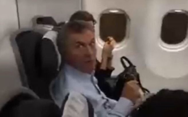 Increparon a Macri en un vuelo de regreso a Argentina