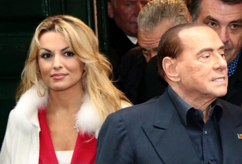Por una chica de 30 que lo “Fascina”, Berlusconi dejó a su novia de 34 años