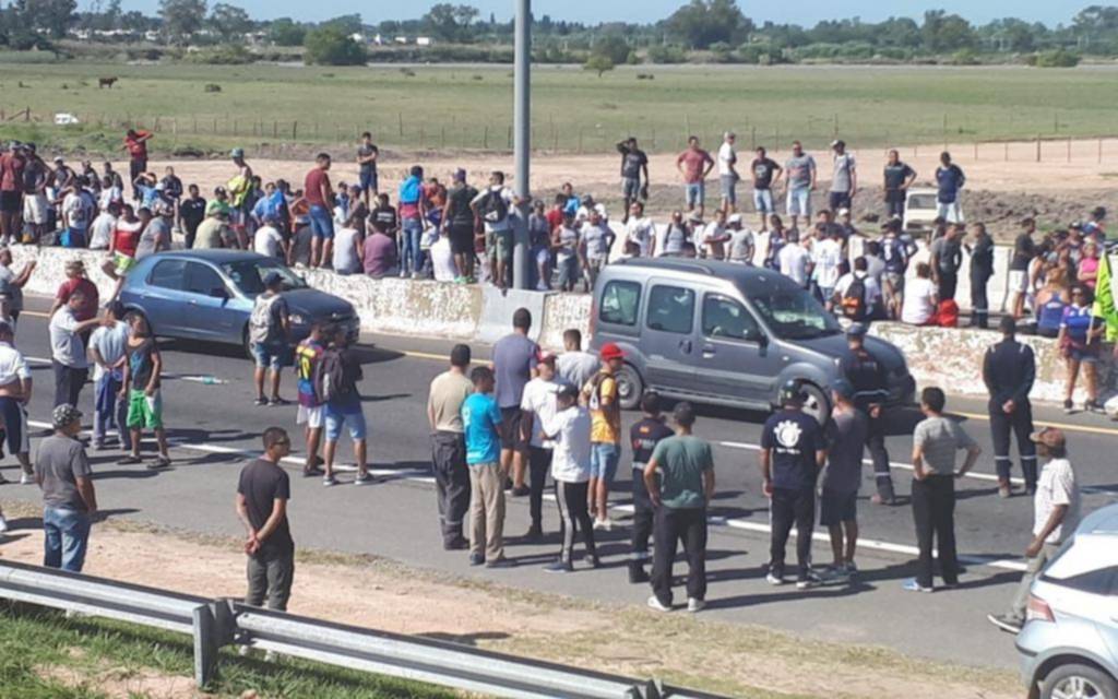 Una protesta por el freno en la obra de la bajada de City Bell provocó serias complicaciones