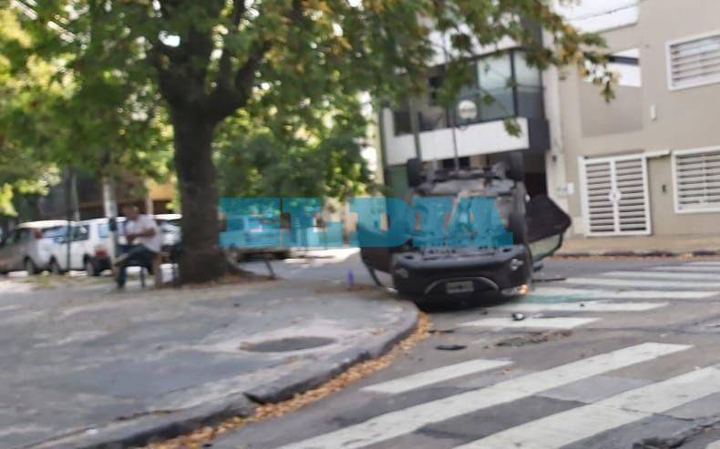 Una mañana de tránsito difícil: dos accidentes, un vuelco y un choque en cadena