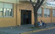 Motochorros lastimaron a una alumna y no paran los robos alrededor de cinco colegios platenses