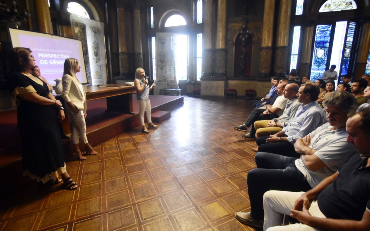 Garro, concejales y secretarios recibieron la primera capacitación de género por la 'Ley Micaela'