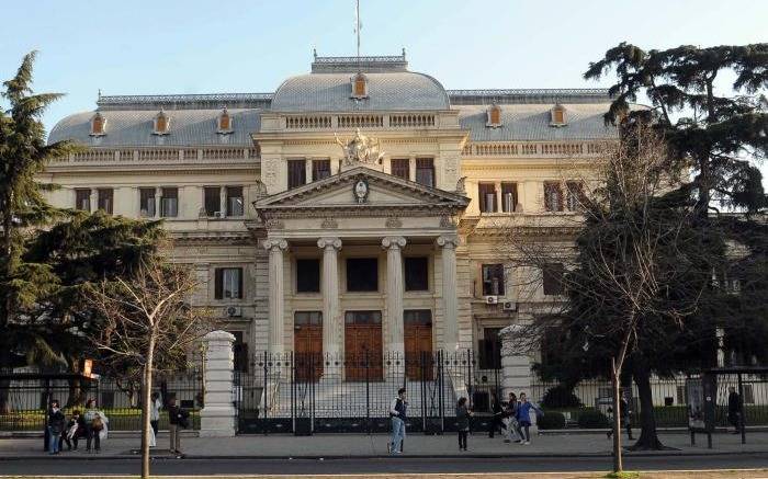 Empleadas del Senado bonaerense estarán eximidas de marcar 'presente' el lunes