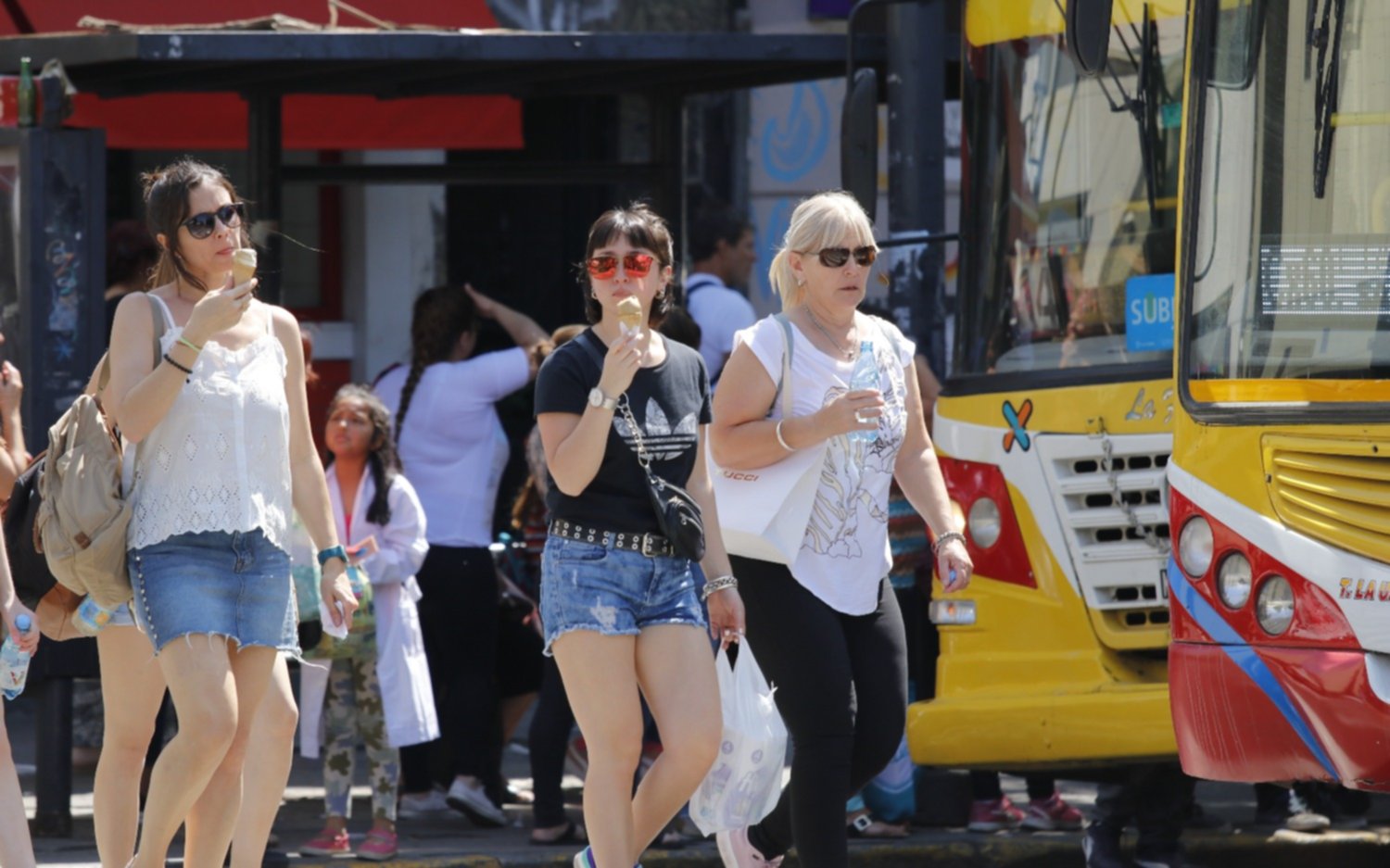 A no vaciar la pileta que en La Plata  sigue el calor: para hoy, 32ºC