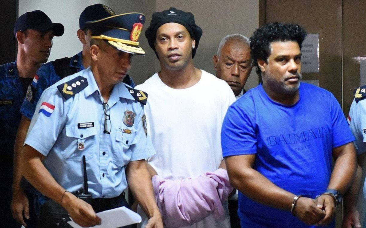 Ronaldinho sigue en problemas: otra vez detenido en Paraguay