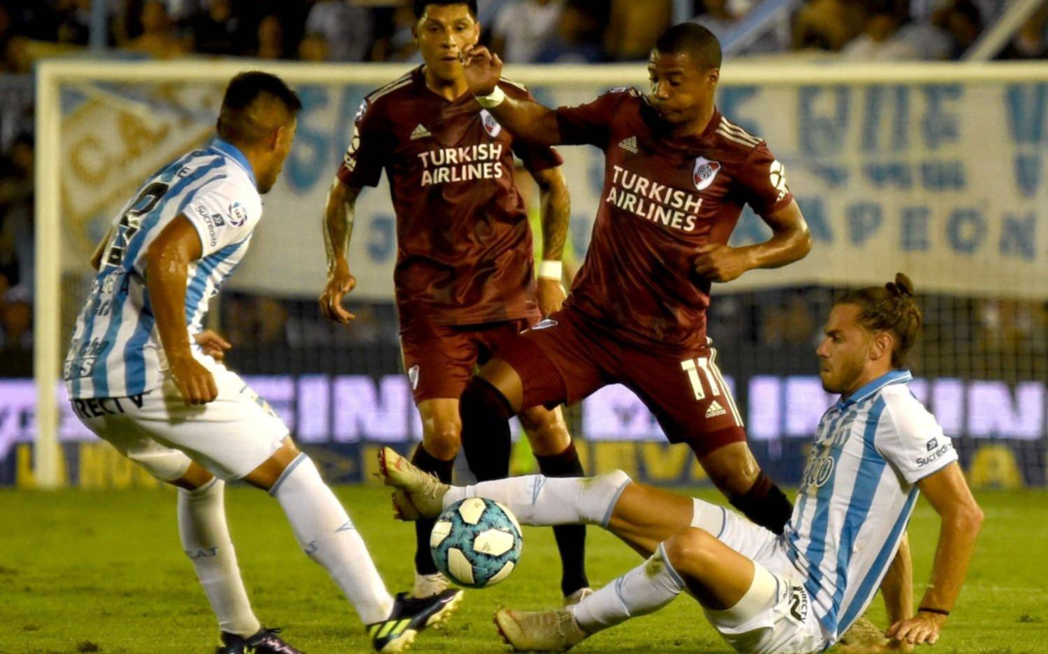 River no pudo ganar en Tucumán y se le escapó el campeonato