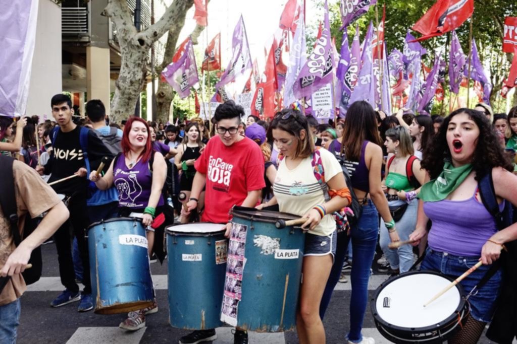 Marcha, debates y muestras en La Plata para visibilizar los reclamos del 8M