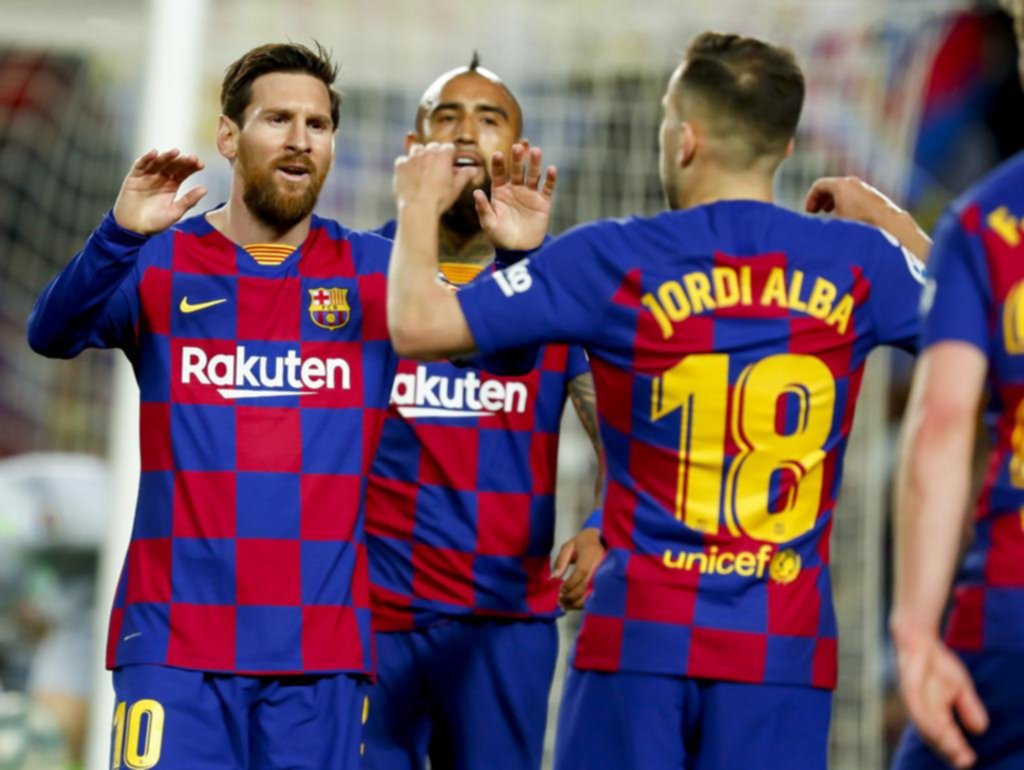 Messi, el salvador en un Barça que deja dudas