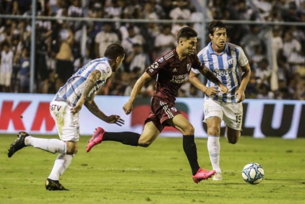 El Millo no estuvo solo: camuflados en la cancha y banderazo en las calles
