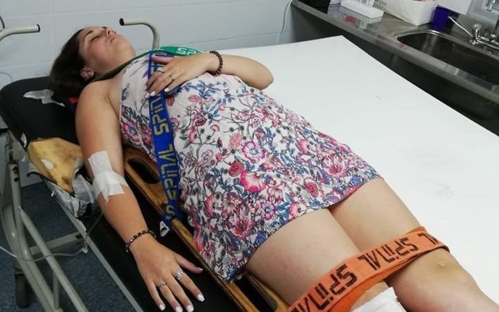 Feroz robo en Berisso: intentaron apuñalarla y la arrastraron 15 metros por la calle