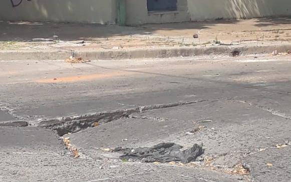 Tremendo pozo genera peligro en 62 y 20