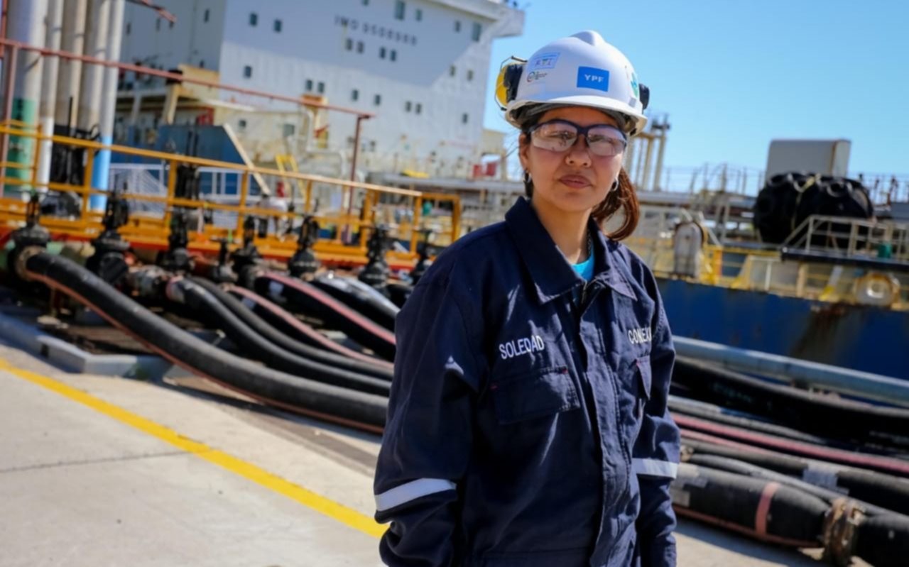 La historia de la primera conectora de buques tanque de la Argentina
