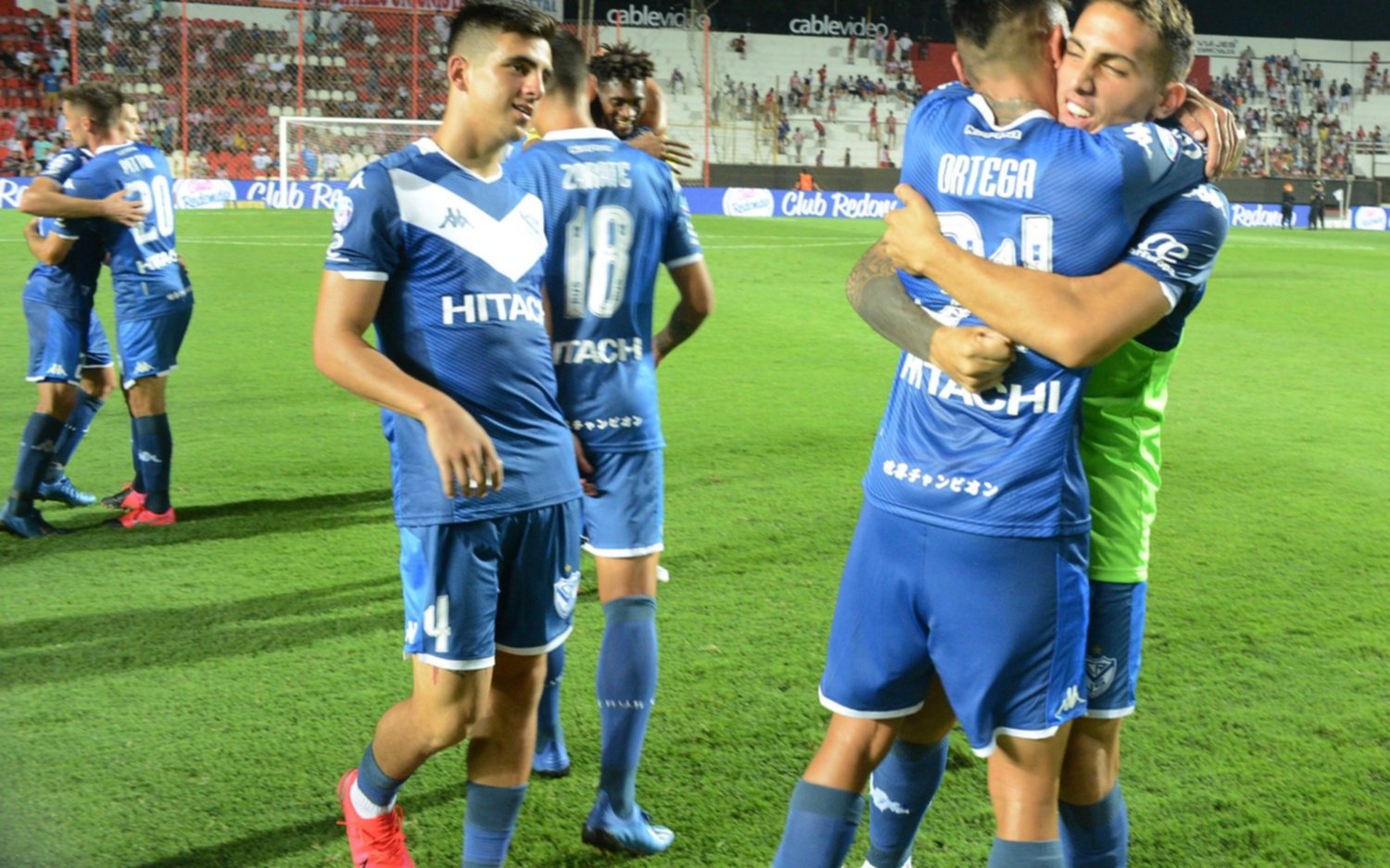 Vélez se sube al podio de la Superliga en la despedida de Heinze