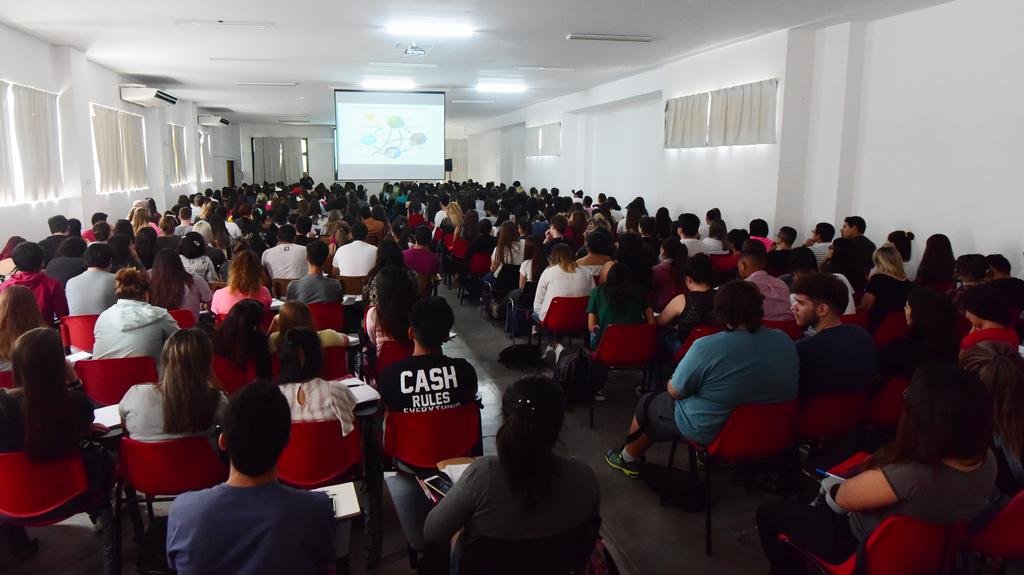 Superpoblado inicio de cursadas en Medicina