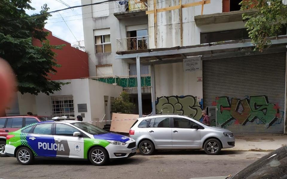 Murió un obrero al caer al vacío en una obra en construcción en 48 entre 1 y 2