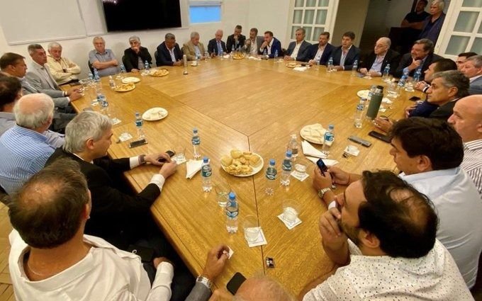 Pellegrino no se resigna: "Siendo solidarios con todos, hablamos dos descensos"