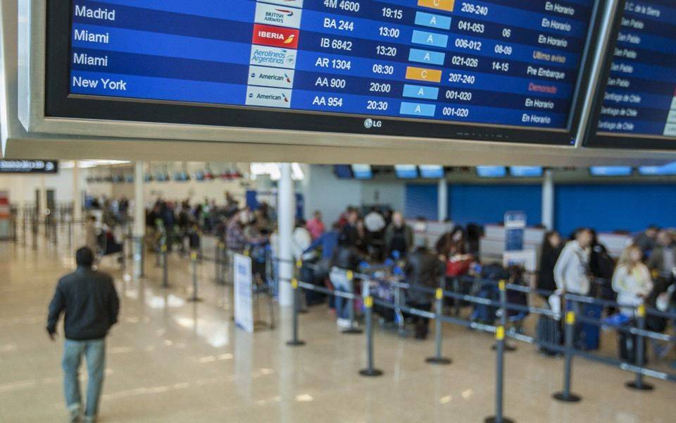 Aerolíneas cancela vuelos a Roma, Miami y Orlando