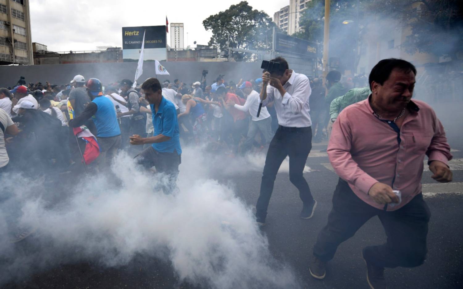 La protesta liderada por Guaidó en Caracas fue dispersada con gases por la policía