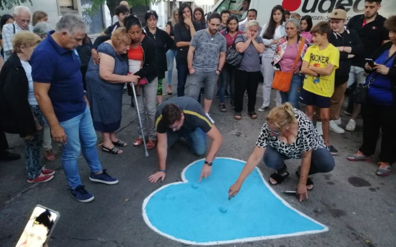 Otro corazón azul en memoria de una víctima fatal
