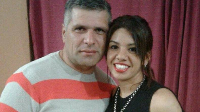 Mientras el país se movilizaba por el 8M, apuñaló a su ex delante de varias personas