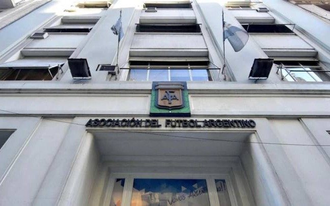Mariano Elizondo comparó el torneo argentino con el de Libia, Nigeria y Madagascar