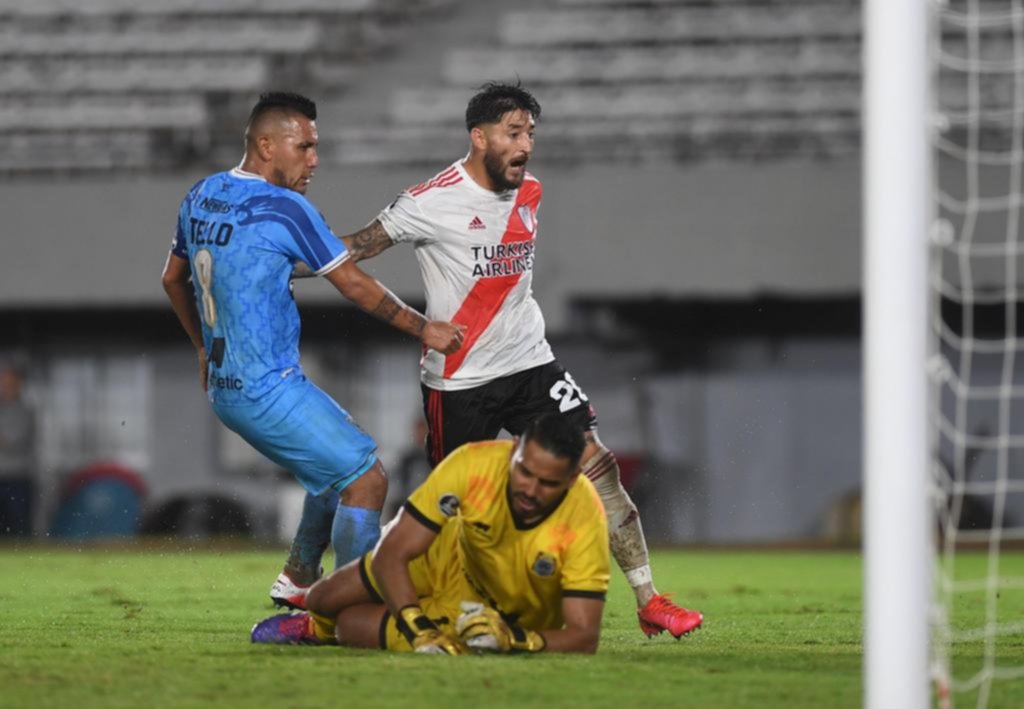 River se levantó con una histórica goleada frente a Binacional de Perú