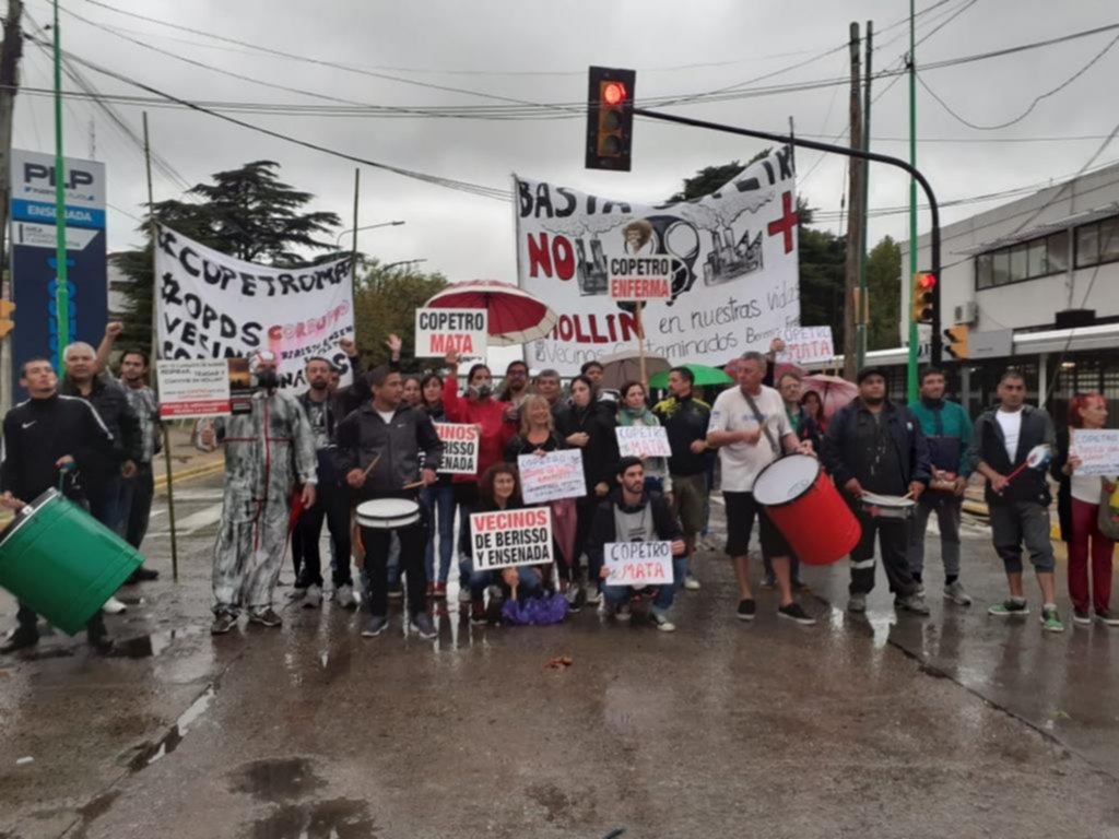 Hartos de la lluvia de coque protestan contra Copetro y la empresa rechaza los planteos