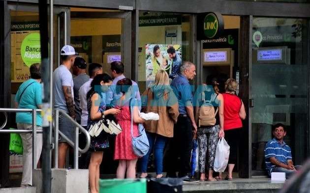 El BCRA exhortó a los bancos a cumplir con recomendaciones para prevenir el coronavirus