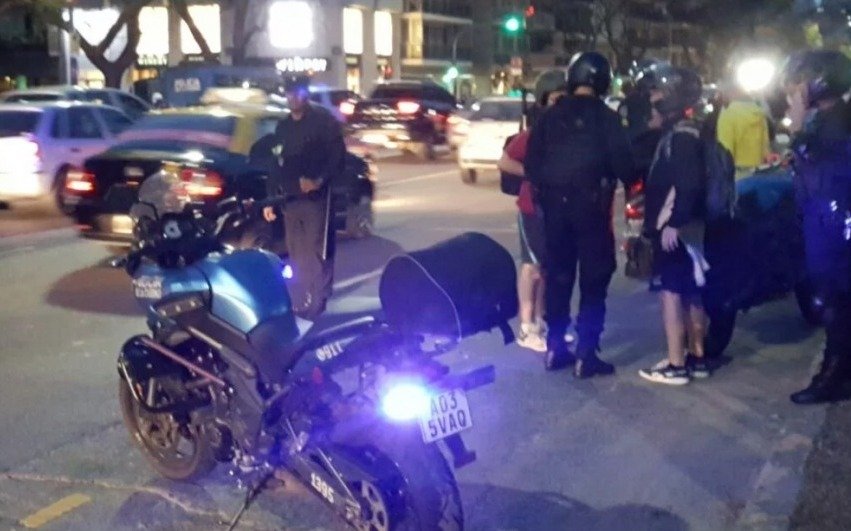 Dijo que se había contagiado el coronavirus cuando lo detenían por drogas y activan el protocolo