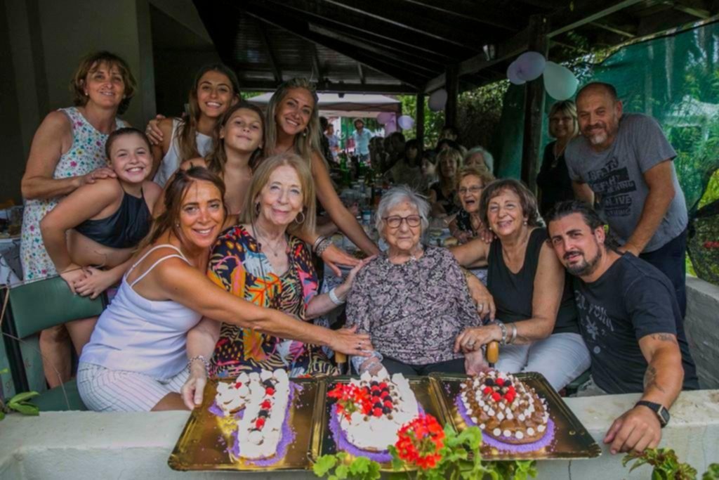La abuela que festejó sus 100 años a pura emoción
