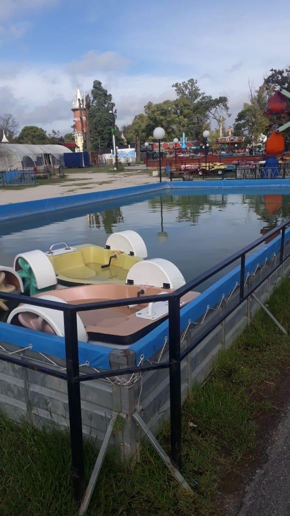 Una pileta llena en “La Repu”, en pleno brote de dengue