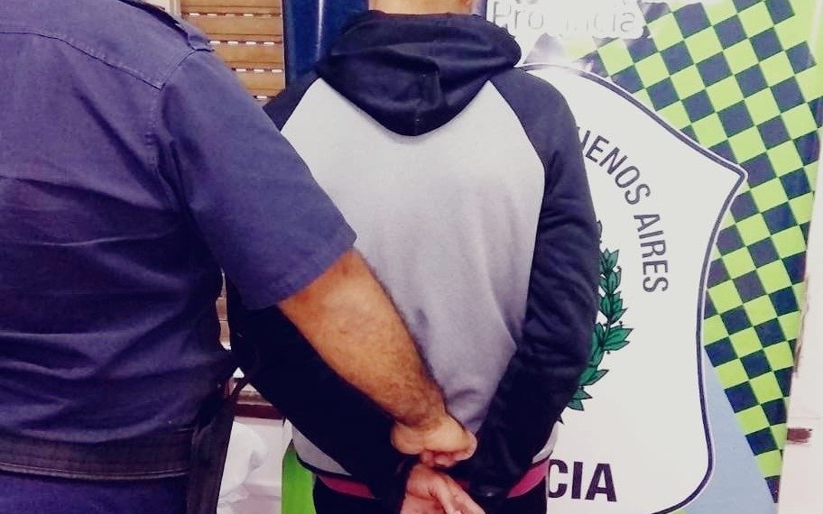 Con un cuchillo acechaba a quienes retiraban dinero de los cajeros automáticos: cayó en Gonnet